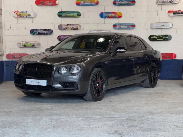 Just in ! #bentley #flyingspur #w12s de 2018 avec seulement 3800 km ! Ultra optionnée et disposant des dernières évolutions de la gamme avec une configuration aussi sport que chic avec une finition à couper le souffle ! Elle est à découvrir sans plus attendre sur notre site www.cobalt-automobiles.com #cobaltautomobiles #biarritz #bentleyflyingspurw12 #w12 #bentleyflyingspur #luxe