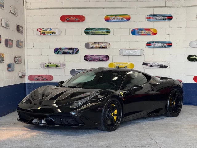 Cette #ferrari458speciale est la digne héritière des #berlinette #ferrari ! Dernier #v8 atmosphérique poussé dans ses retranchement, poids contenu et aéro retravaillé son au menu de ce collector ! Bande peinte et harnais viennent agrémenter le tout !
Disponible immédiatement ! #cobaltautomobiles #ferrari458 #supercar #supercars#biarritz #paysbasque #ferrarispeciale