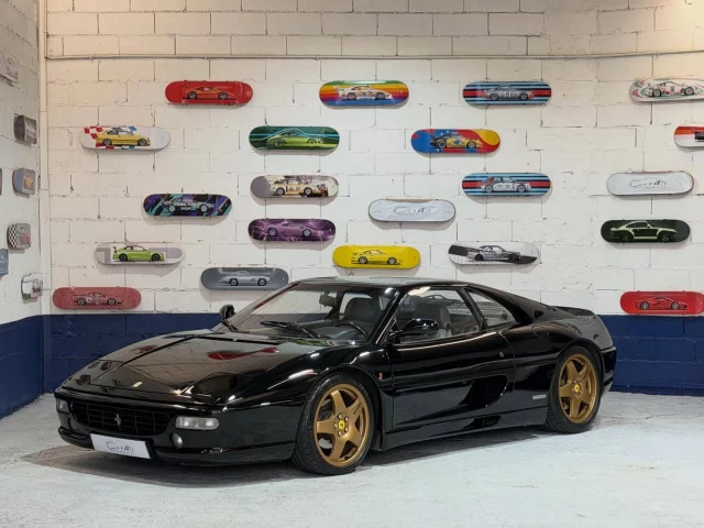 Cette #ferrari #f355berlinetta coche toutes les cases du collector ! Combo de couleur rare, phase 1 2.7 double débitmètre et sans airbags, historique limpide et kilométrage raisonnable ! À découvrir sans plus tarder !! #cobaltautomobiles #ferrarif355berlinetta #v8