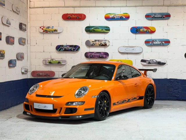 Pure, fiable, sensationnelle, rareté et fiable, la #porsche #997gt3rs ne manque pas d’argument pour plaire ! Elle rentre dans le monde de la collection et des autos emblématique et rare sont les beaux exemplaires aujourd’hui ! Full ppf, petit kilométrage et historique 100% Porsche, notre exemplaire est dans un état proche du neuf ! Disponible immédiatement et à découvrir sur notre site www.cobalt-automobiles.com ! #cobaltautomobiles #porsche911 #gt3rs