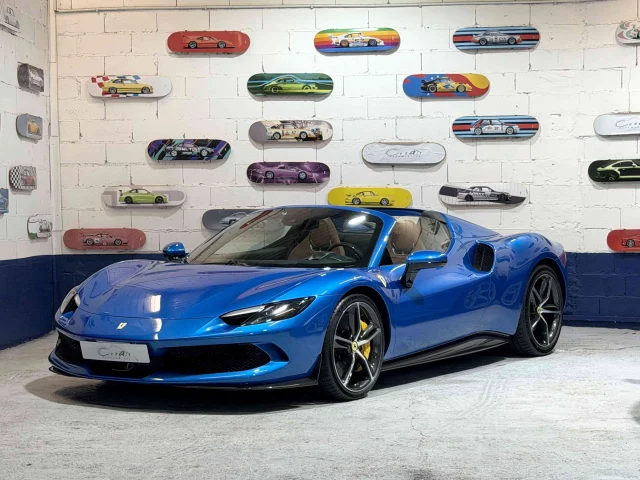 Notre #ferrari296GTS se dote d’une lourde liste d’options (plus de 100000€) et n’a que 600km. De 2025, sortant de révision et dans une configuration chic et originale, elle est immédiatement disponible pour en profiter pleinement ! #cobaltautomobiles #ferrari